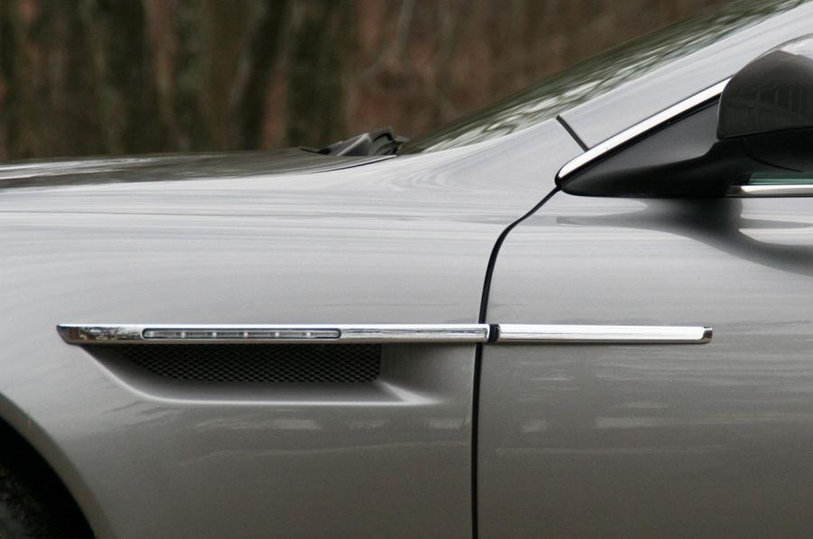 Детали экстерьера Aston Martin Virage 2011 года  (NA) (фото 37 из 39)